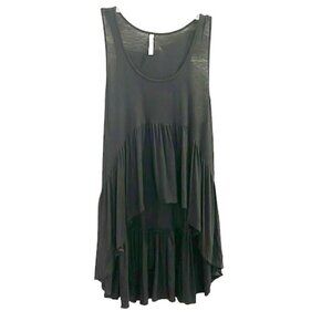 Women’s black hi-low top